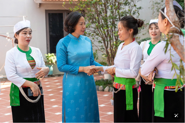 Từ “lắng nghe” đến thấu hiểu và đồng hành cùng phụ nữ