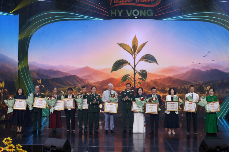 Hàn gắn vết thương chiến tranh, trọn nghĩa tri ân