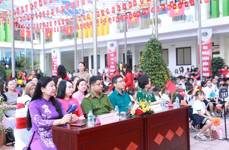 Chủ tịch Ủy ban MTTQ Việt Nam TP Hà Nội dự khai giảng, chúc mừng Trường Tiểu học Võ Thị Sáu, Tây Sơn