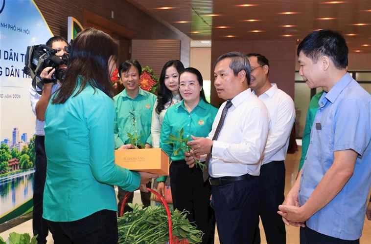 Chủ tịch UBND TP Hà Nội Vũ Đại Thắng đối thoại với nông dân về phát triển nông nghiệp