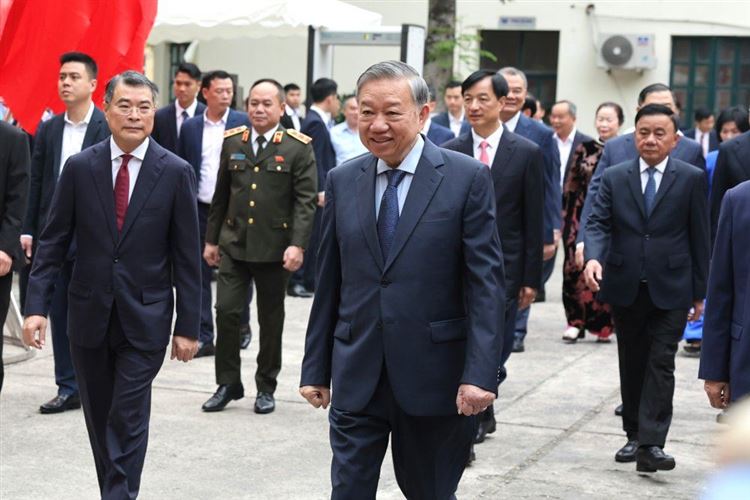  Chùm ảnh: Các đồng chí lãnh đạo Đảng, Nhà nước thực hiện quyền cử tri 