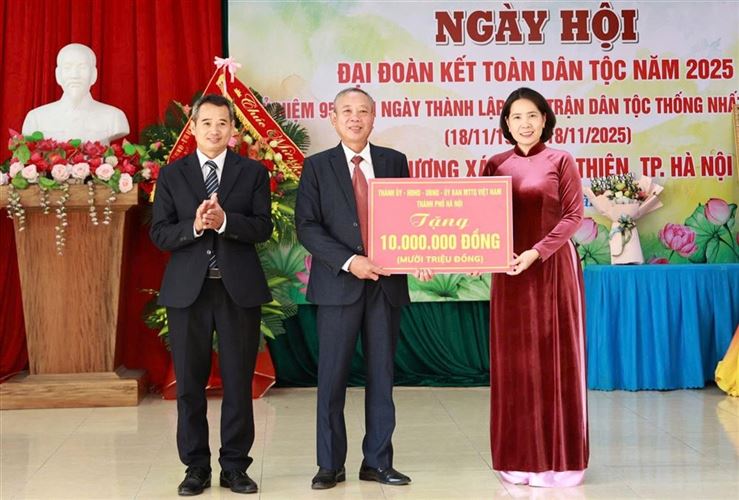Thôn Lương Xá (xã Ứng Thiên) tổ chức ngày hội Đại đoàn kết toàn dân tộc
