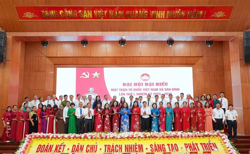 Ủy viên Ban Thường vụ Thành ủy, Chủ tịch Ủy ban MTTQ Việt Nam thành phố Hà Nội Nguyễn Lan Hương: Phát huy sức mạnh đại đoàn kết, đưa Vân Đình phát triển toàn diện