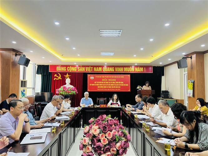 Ủy ban MTTQ Việt Nam quận Hai Bà Trưng tổ chức góp ý dự thảo báo cáo công tác xây dựng, chỉnh đốn Đảng, xây dựng hệ thống chính trị các cấp giữa nhiệm kỳ Đại hội XXVI Đảng bộ quận; Định hướng nhiệm vụ trọng tâm đến năm 2025.