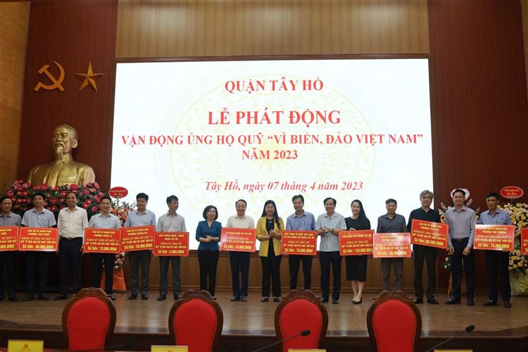 Tây Hồ chung tay ủng hộ quỹ “Vì biển, đảo Việt Nam” năm 2023