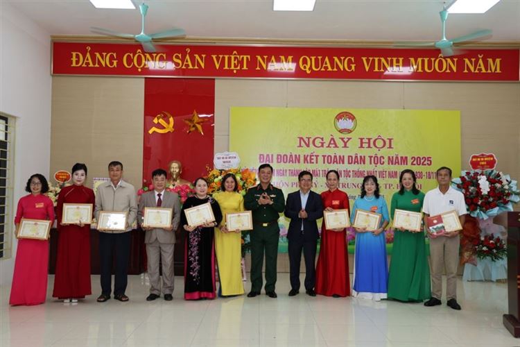 Hà Nội Trung Giã tưng bừng ngày hội Đại đoàn kết toàn dân tộc
