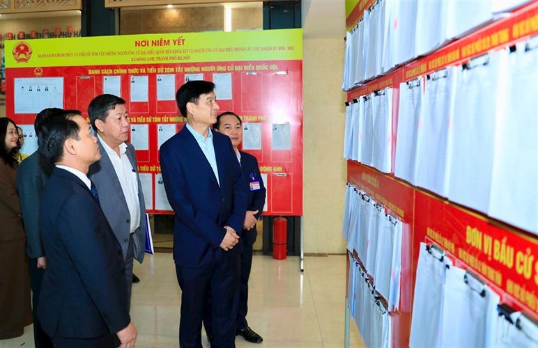 Bí thư Thành ủy Hà Nội Nguyễn Duy Ngọc và các ứng cử viên đại biểu Quốc hội tiếp xúc cử tri, vận động bầu cử