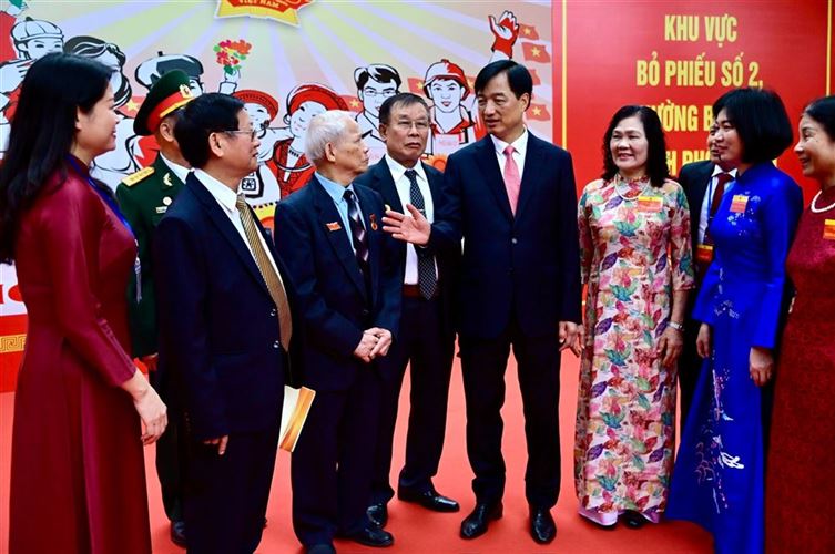 Bí thư Thành ủy Hà Nội Nguyễn Duy Ngọc dự lễ khai mạc và bỏ phiếu bầu cử tại phường Ba Đình