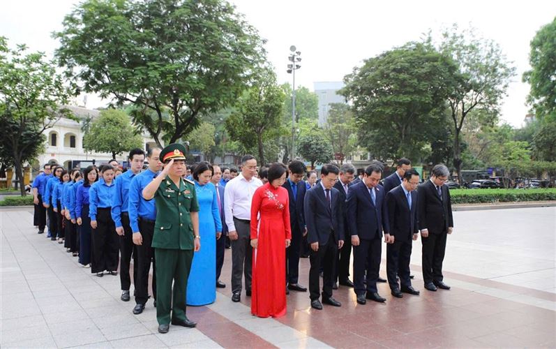 Lãnh đạo thành phố Hà Nội dâng hoa kỷ niệm 156 năm Ngày sinh V.I.Lênin