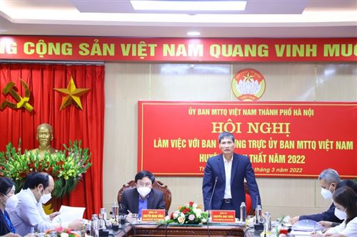 Đồng chí Nguyễn Anh Tuấn – Phó Chủ tịch TT Ủy ban MTTQ Việt Nam TP phát biểu tại buổi làm việc với huyện Thạch Thất về thực hiện chương trình công tác năm 2022 (15/3)
