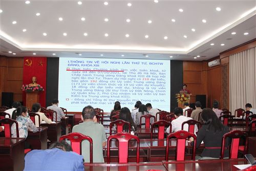 Thông tin về hội nghị lần thứ 4, Ban chấp hành TW Đảng, khóa XIII đến cán bộ cơ quan Ủy ban MTTQ Việt Nam TP 