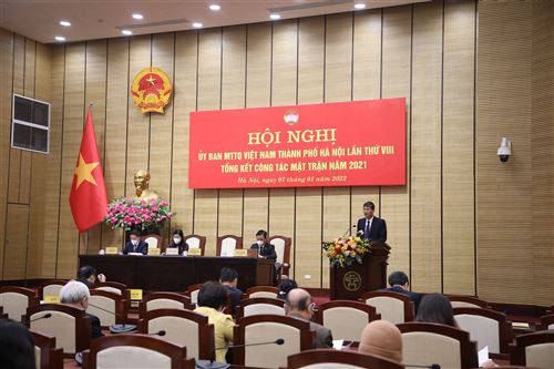 Phó Chủ tịch Thường trực Ủy ban MTTQ Việt Nam Thành phố, Nguyễn Anh Tuấn trình bày báo cáo tổng kết công tác MT năm 2021