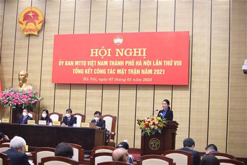 Phó Bí thư Thành đoàn Bùi Thị Lan Phương phát biểu tham luận tại hội nghị