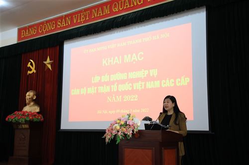 9.5.Chủ tịch Ủy ban MTTQ Việt Nam TP Nguyễn Lan Hương phát biểu khai mạc lớp bồi dưỡng công tác Mặt trận năm 2022
