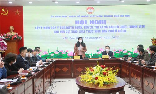 Đồng chí Nguyễn Lan Hương – UVTV Thành ủy, Chủ tịch Ủy ban MTTQ Việt Nam TP phát biểu tại hội nghị lấy ý kiến của MTTQ các quận, huyện, thị xã và các tổ chức thành viên đối với dự thảo luật thực hiện dân chủ ở cơ sở (18/2)