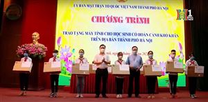 MTTQ TP TRAO TẶNG MÁY VI TÍNH CHO 25 HỌC SINH HOÀN CẢNH KHÓ KHĂN