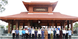 Đoàn đại biểu Hà Nội viếng Anh hùng Liệt sỹ tại Quảng Trị